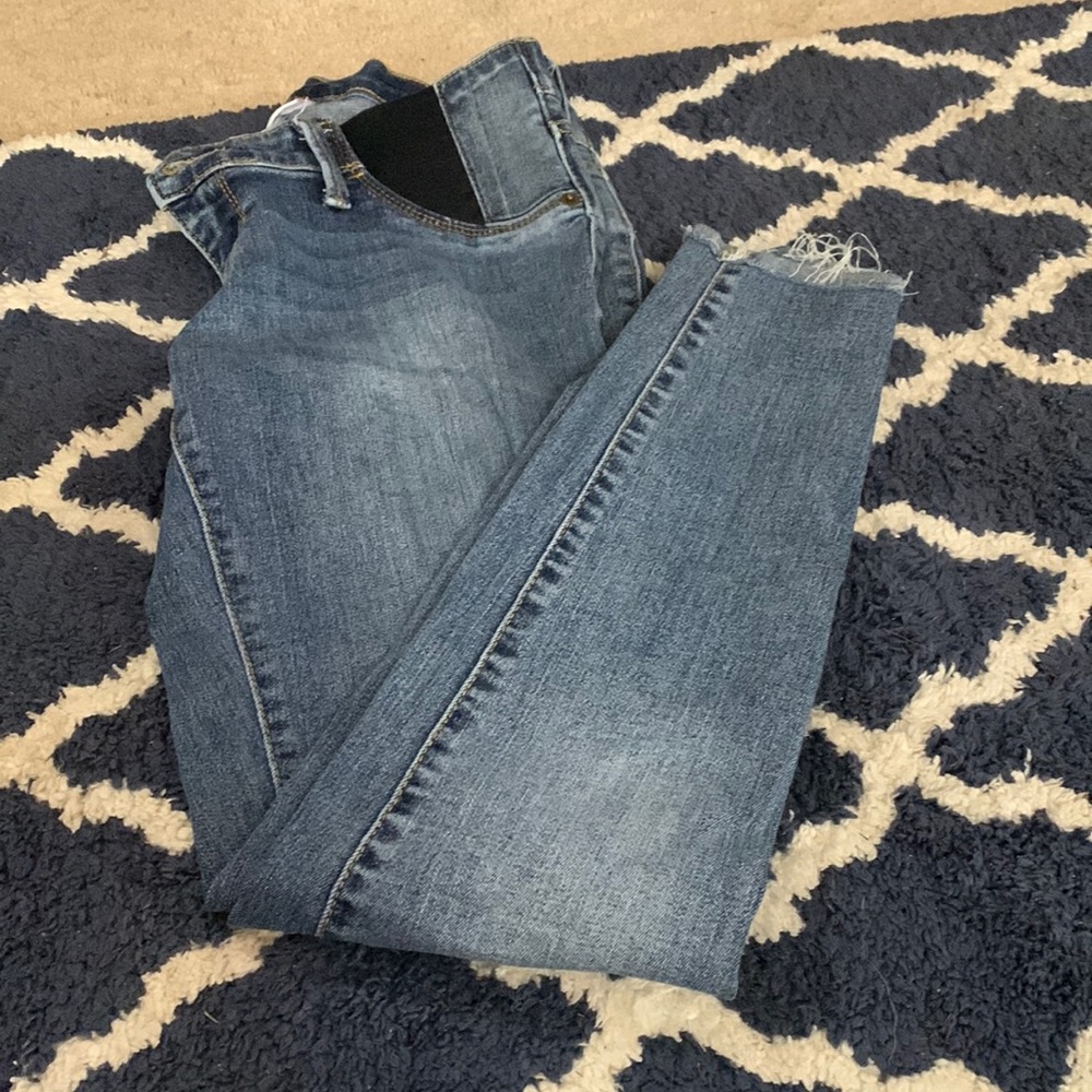 Women’s size 2 maternity skinny jeans